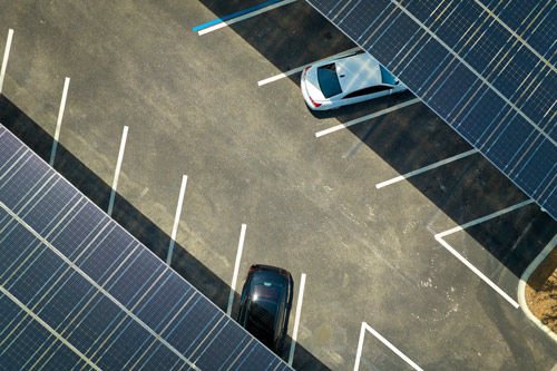 Parkings, bâtiments, autoroutes… Où les panneaux photovoltaïques